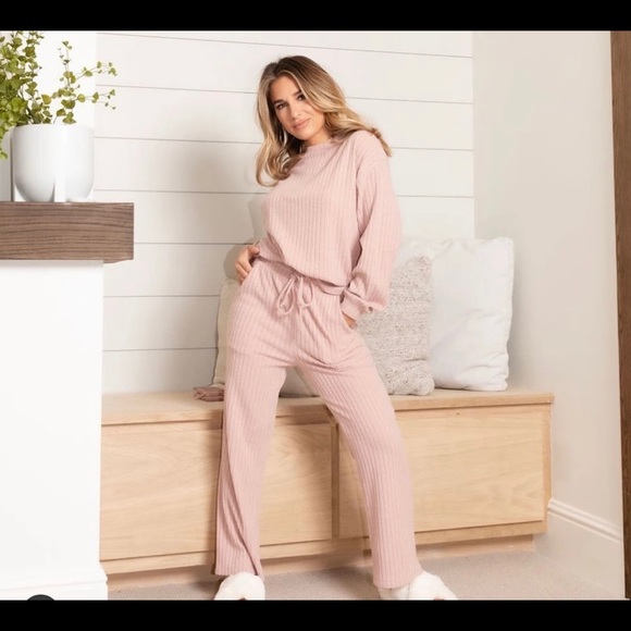Kittenish Lena Blush Cozy Set. - Picture 3 of 3